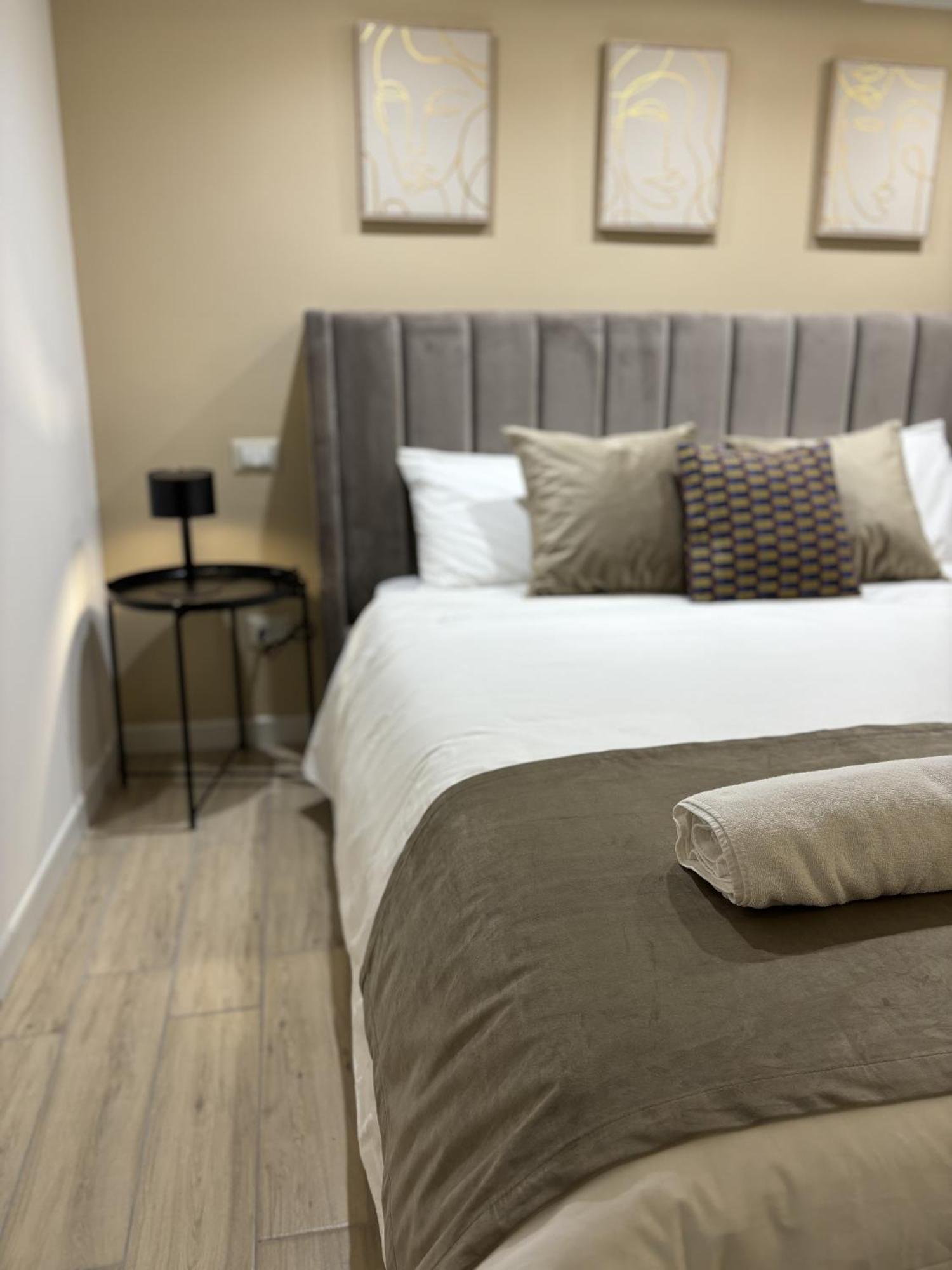 Celeste Rooms Bed And Breakfast CTA Exteriör bild